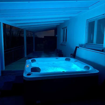 Vakantiehuis Wellness-ferienhaus - Seeblick, Sauna, Whirpool *